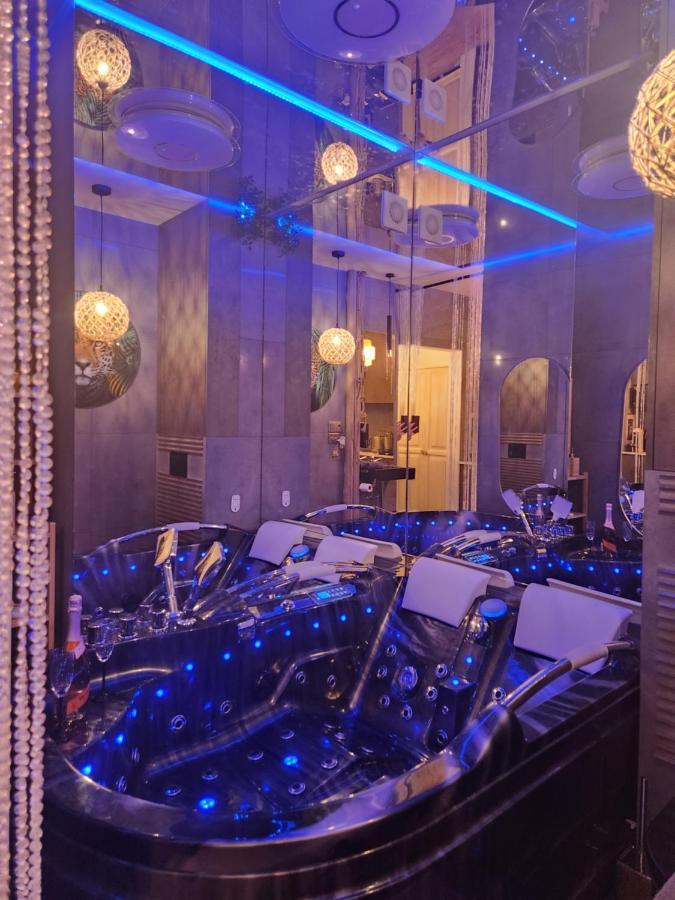 Wola Wyjatkowe: Luxe Studio with Jacuzzi, Sauna & Prosecco Warsaw Exterior photo