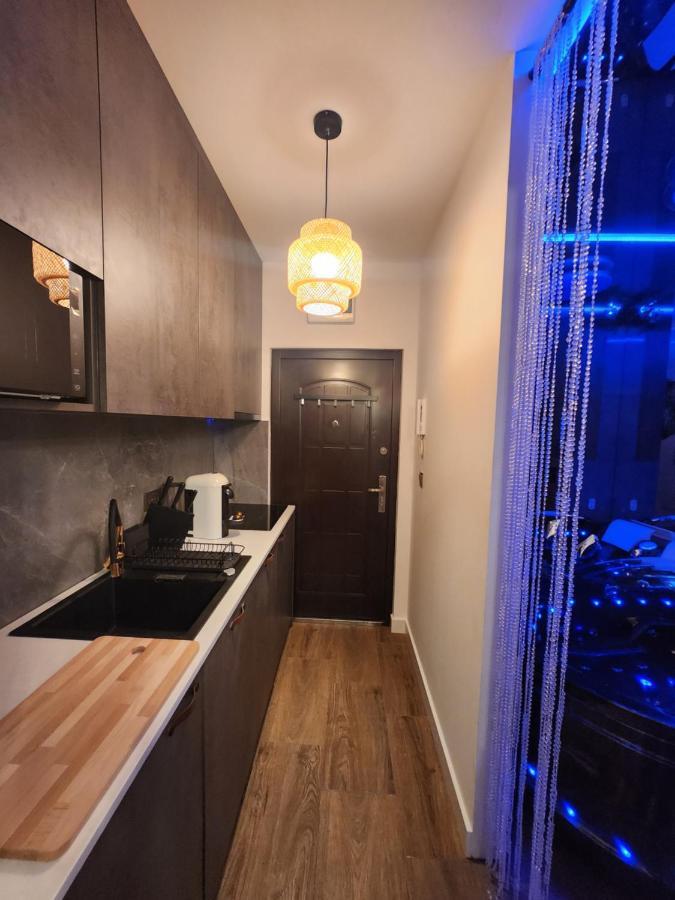 Wola Wyjatkowe: Luxe Studio with Jacuzzi, Sauna & Prosecco Warsaw Exterior photo
